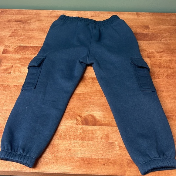 DKNY Toddler Boy 4T Navy jogger sweatpants w/ side cargo pockets, EUC - Picture 2 of 5